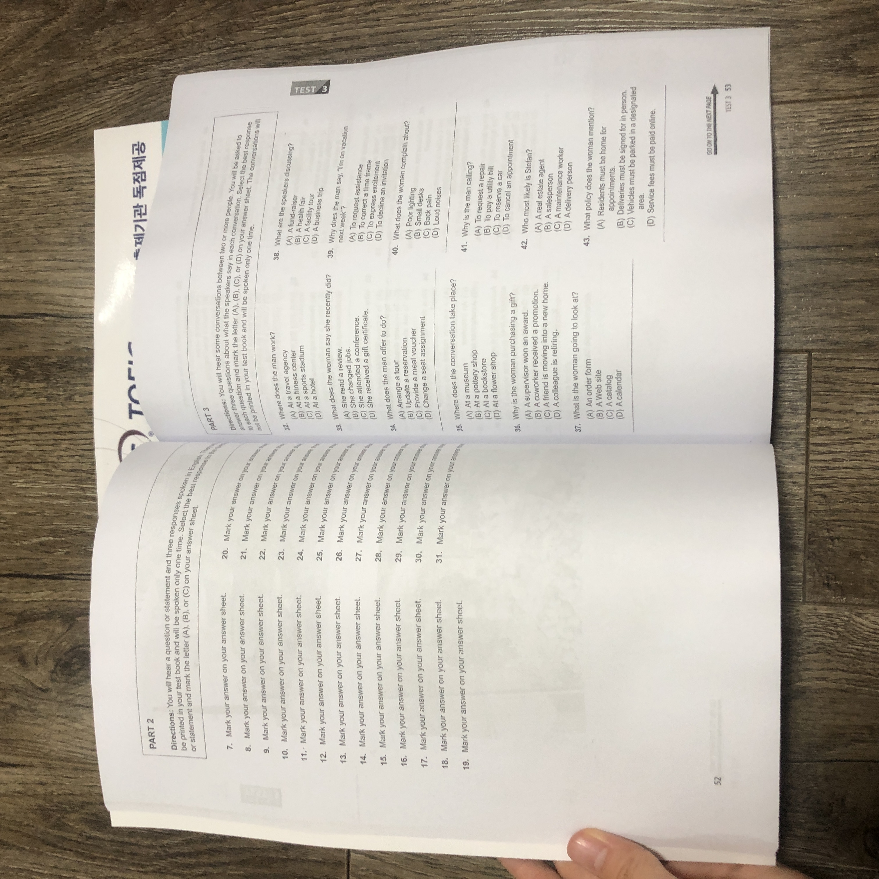 Bộ sách luyện thi  ETS 2020 TOEIC (File nghe và đáp án gửi qua mail)
