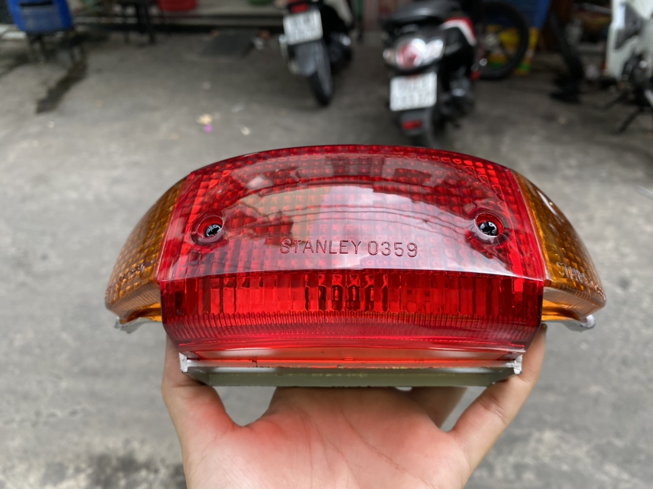 ĐÈN LÁI ( ĐÈN HẬU ) DÀNH CHO XE DREAM LÙN