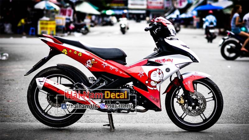 Tem Trùm Exciter 150 Trắng Đỏ Đoreamon