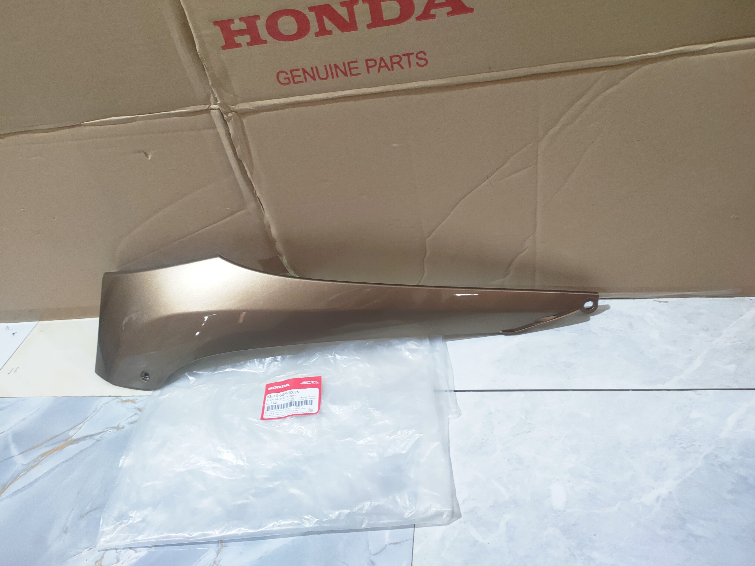 Ốp sàn bên phải Lead 110 màu đồng