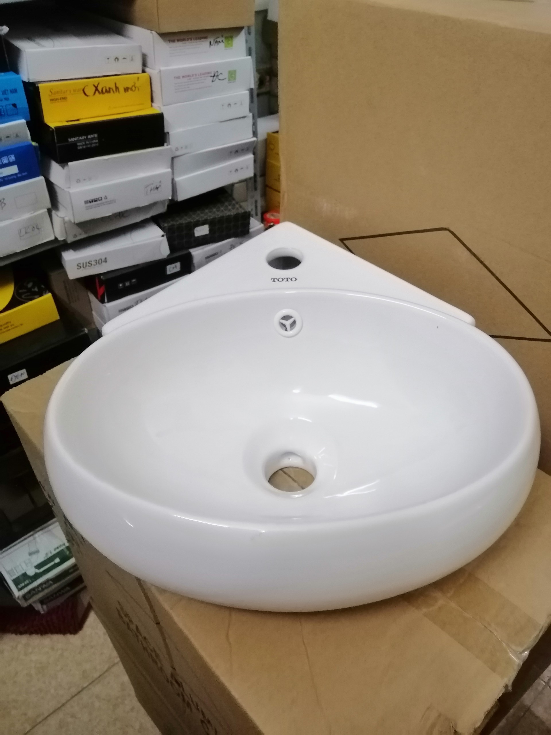 Chậu lavabo treo góc