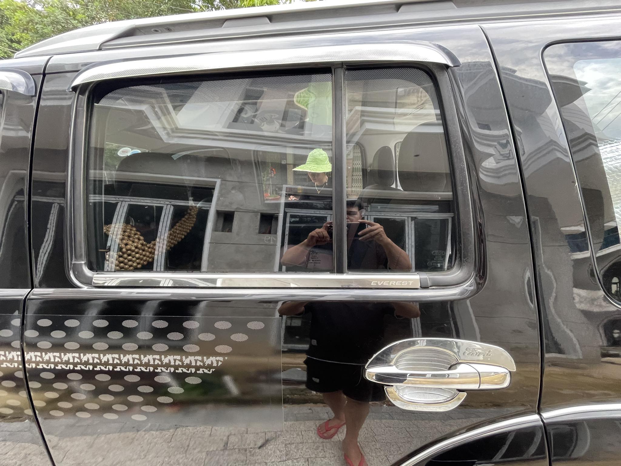 Viền INOX chân kính FORD Everest 2010