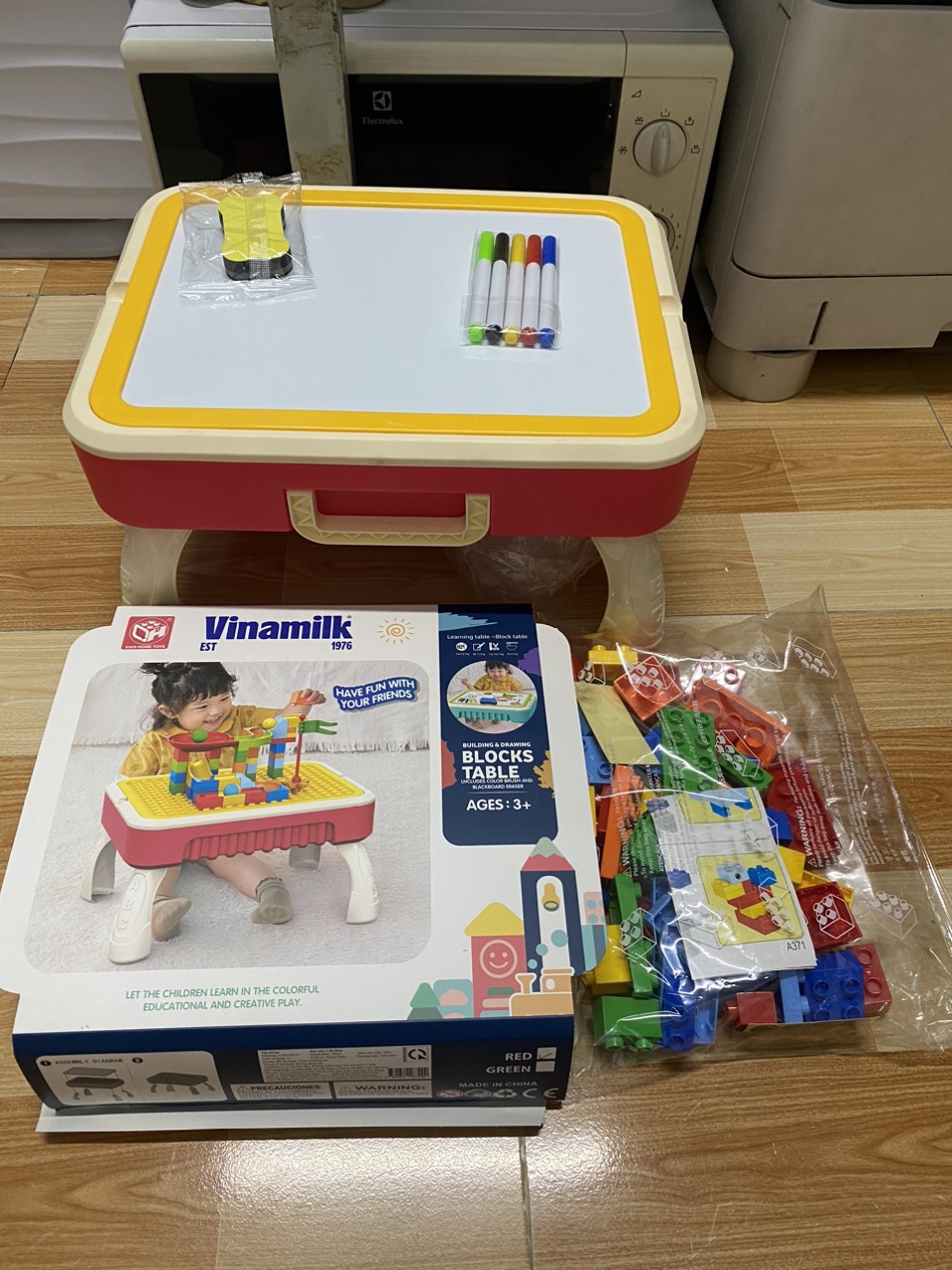 Bàn xếp hình lego hkm vinamilk