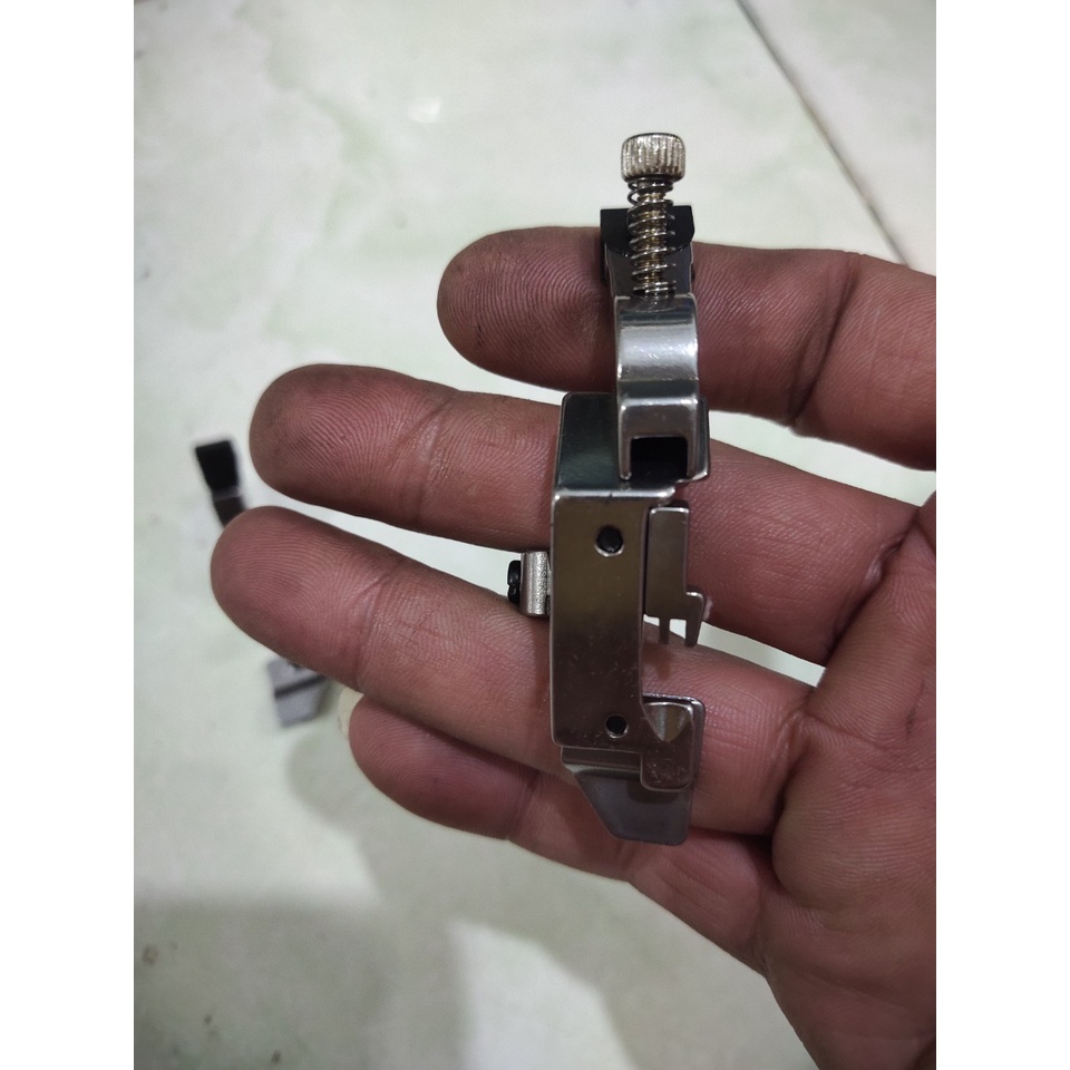 chân vịt cữ may thun máy vắt sổ 4 chỉ