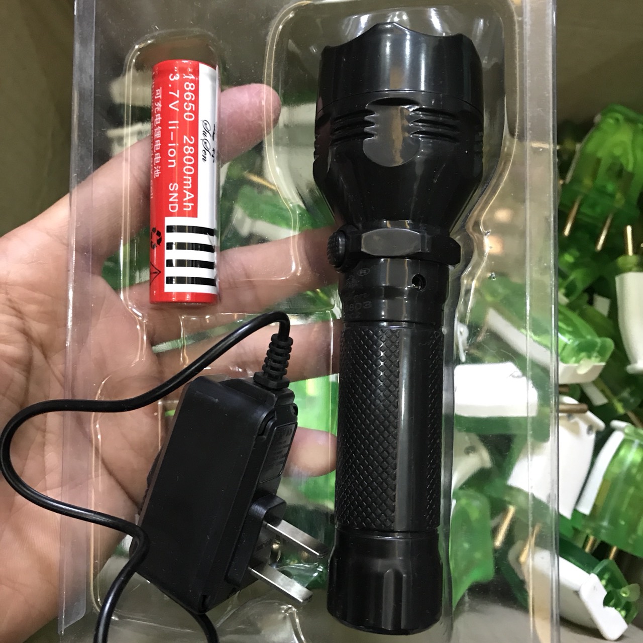 Đèn Pin Siêu Sáng Kèm pin và sạc