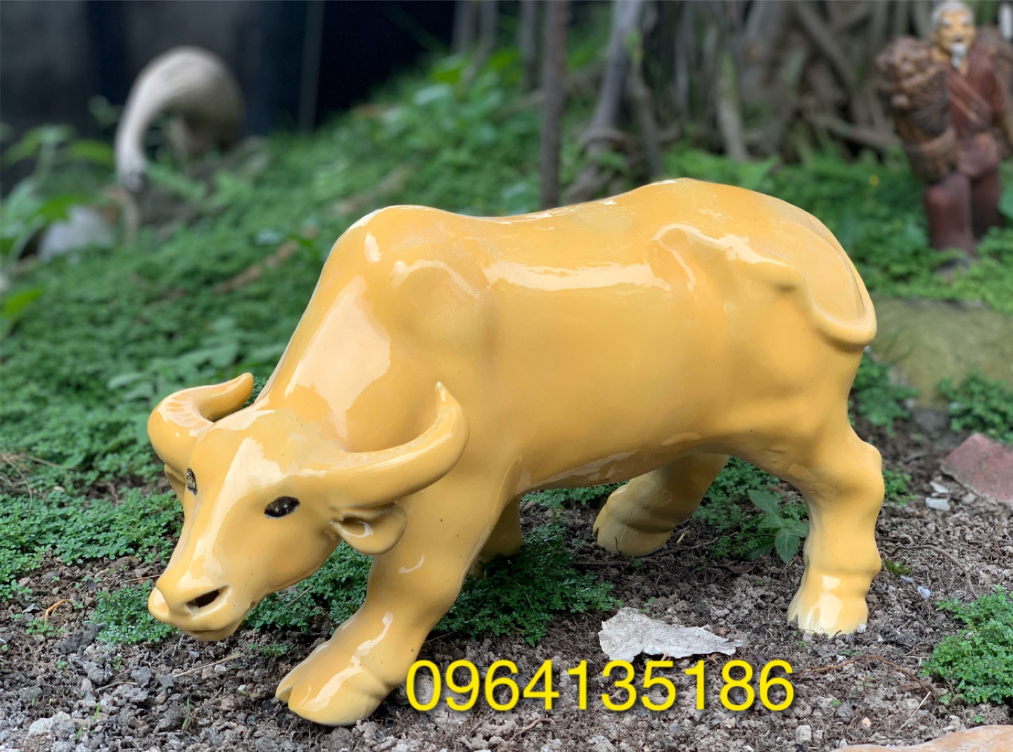 Tượng trâu vàng dài 28cm gốm sứ Bát Tràng