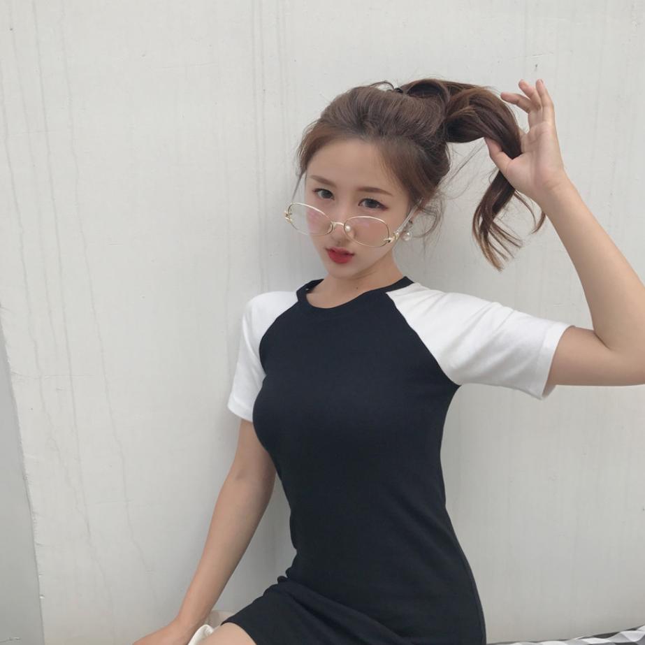 Đầm body tay ngắn rosa - cổ tròn và tim