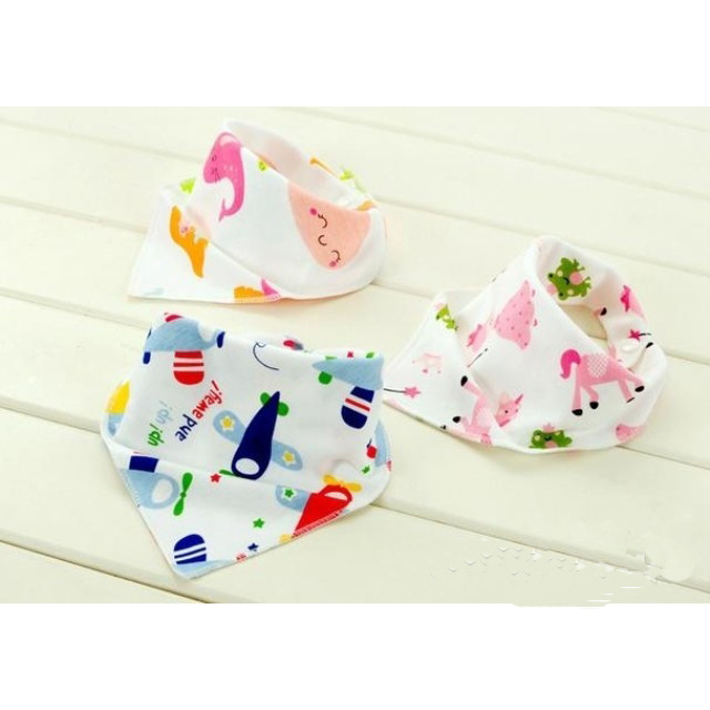 Khăn tam giác cotton 2 nút bấm giữ ấm cổ cho bé