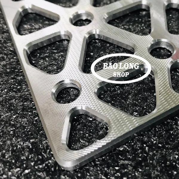Che két nước CNC nhôm Dày dành cho R15 (màu Bạc)