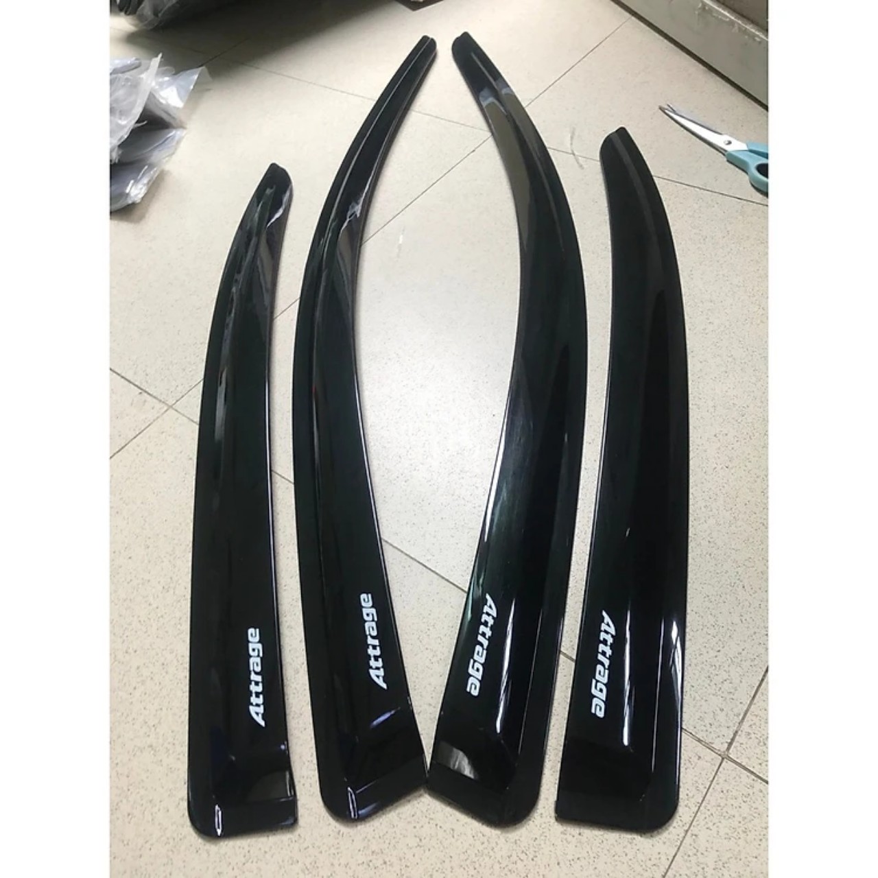 Vè Che Mưa Xe Mitsubishi Attrage 2019- 2123 cao cấp, nhựa đen bóng, che mưa che nắng khi xuống kính