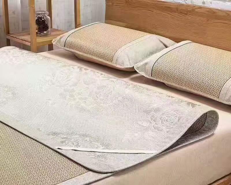 Chiếu điều hòa 1.8x2m cao cấp 2 mặt mây & lụa (01 chiếu + 2 vỏ gối)