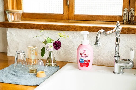Nước rửa bình sữa Arau Baby từ Nhật cho bé