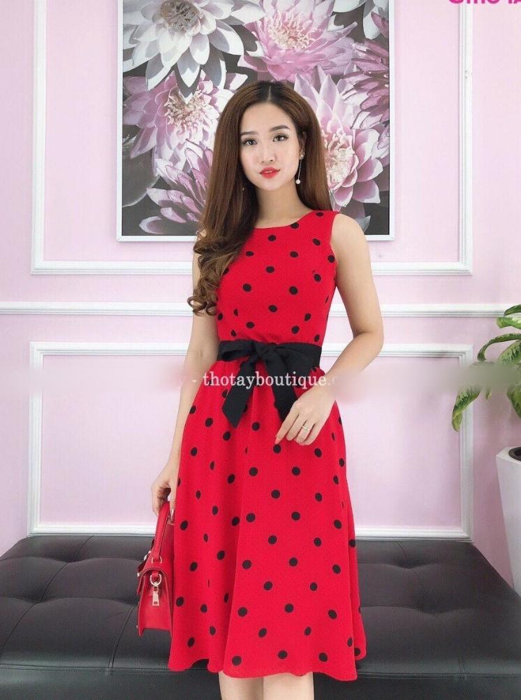 Đầm xòe chấm bi sát nách cột eo