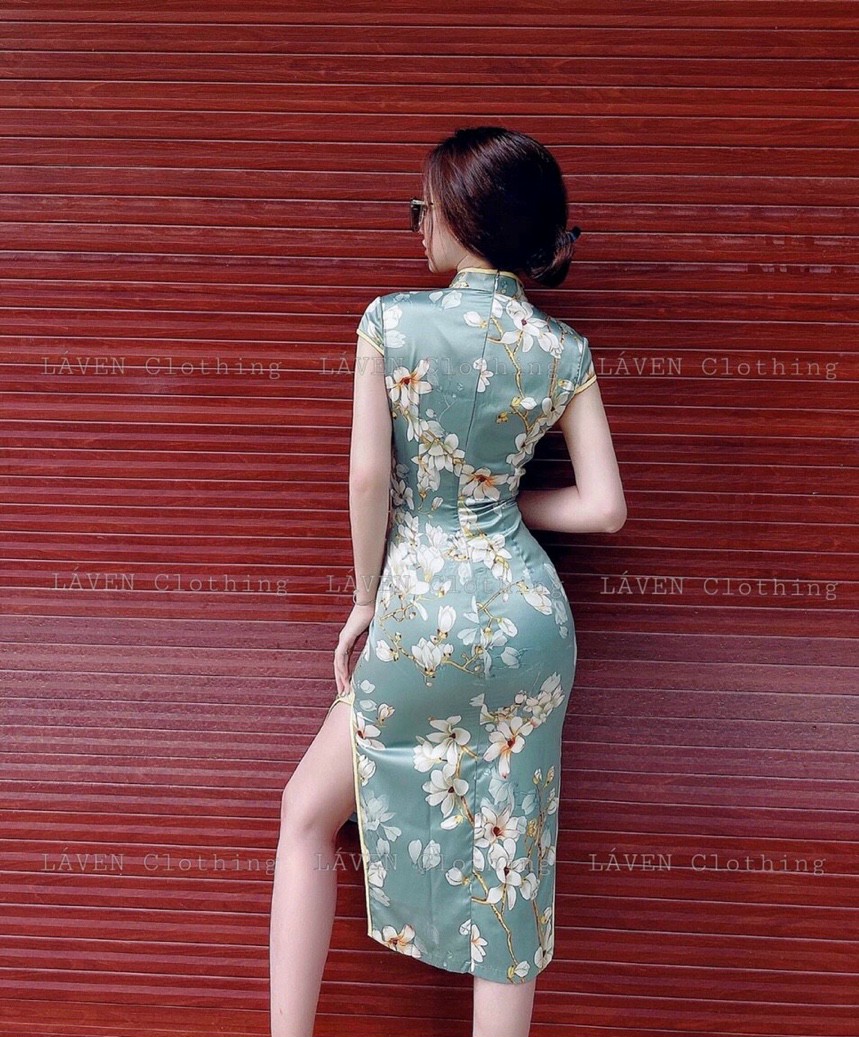 Đầm body sườn xám tay ngắn xẻ tà họa tiết hoa lá