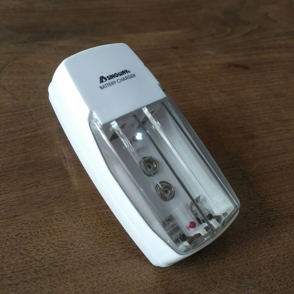 Bộ Sạc Pin AA / AAA / 9V Singway SW-W14