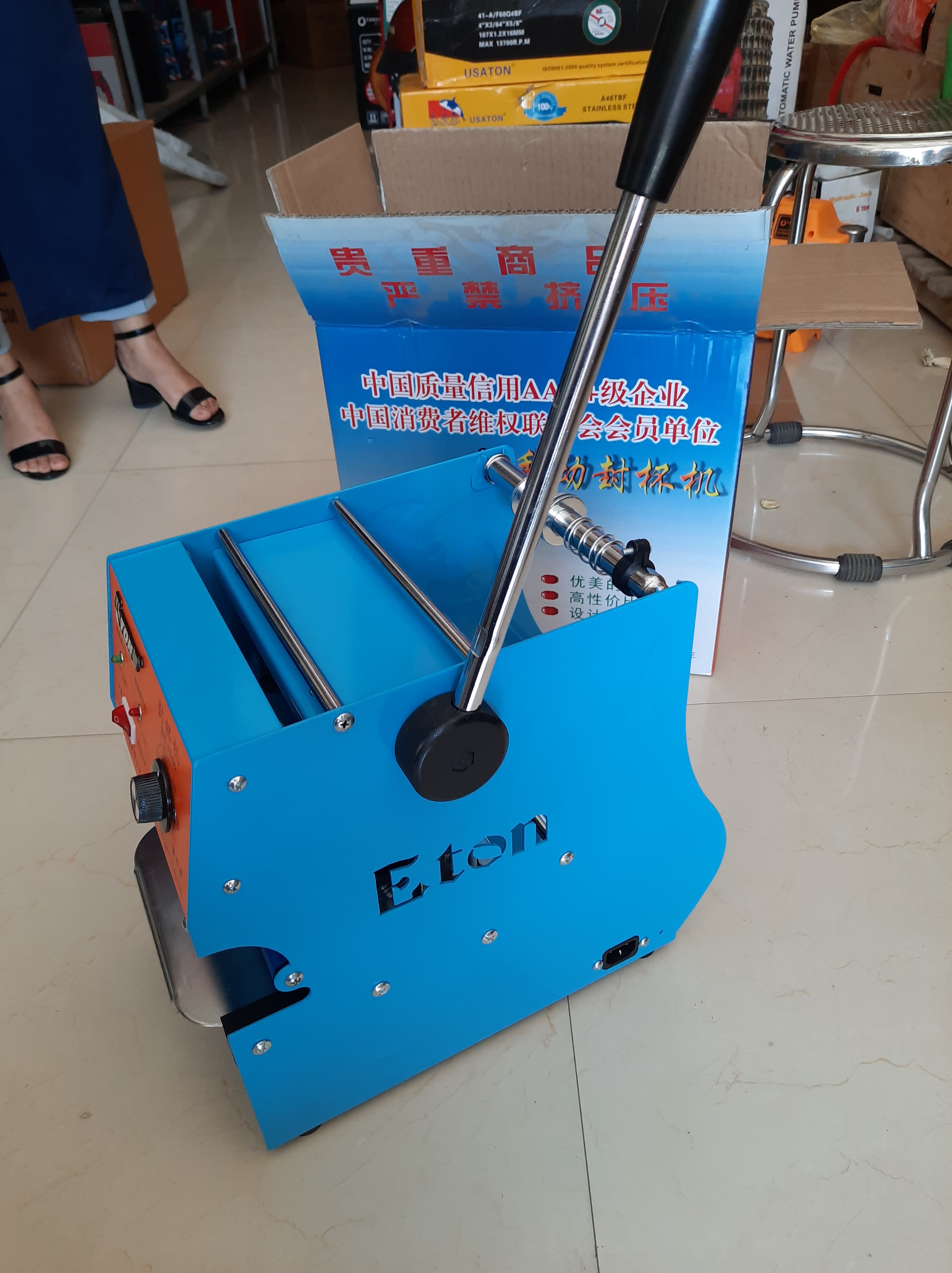 Máy dập nắp cốc