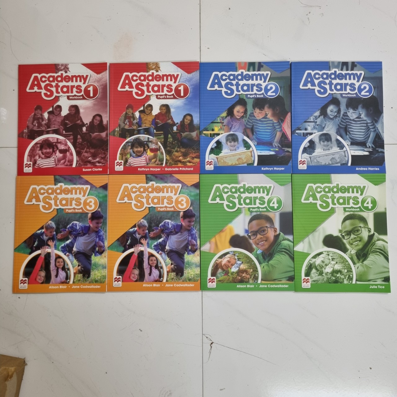Bộ Academy stars 4 [ bộ 2 cuốn ] cho bé
