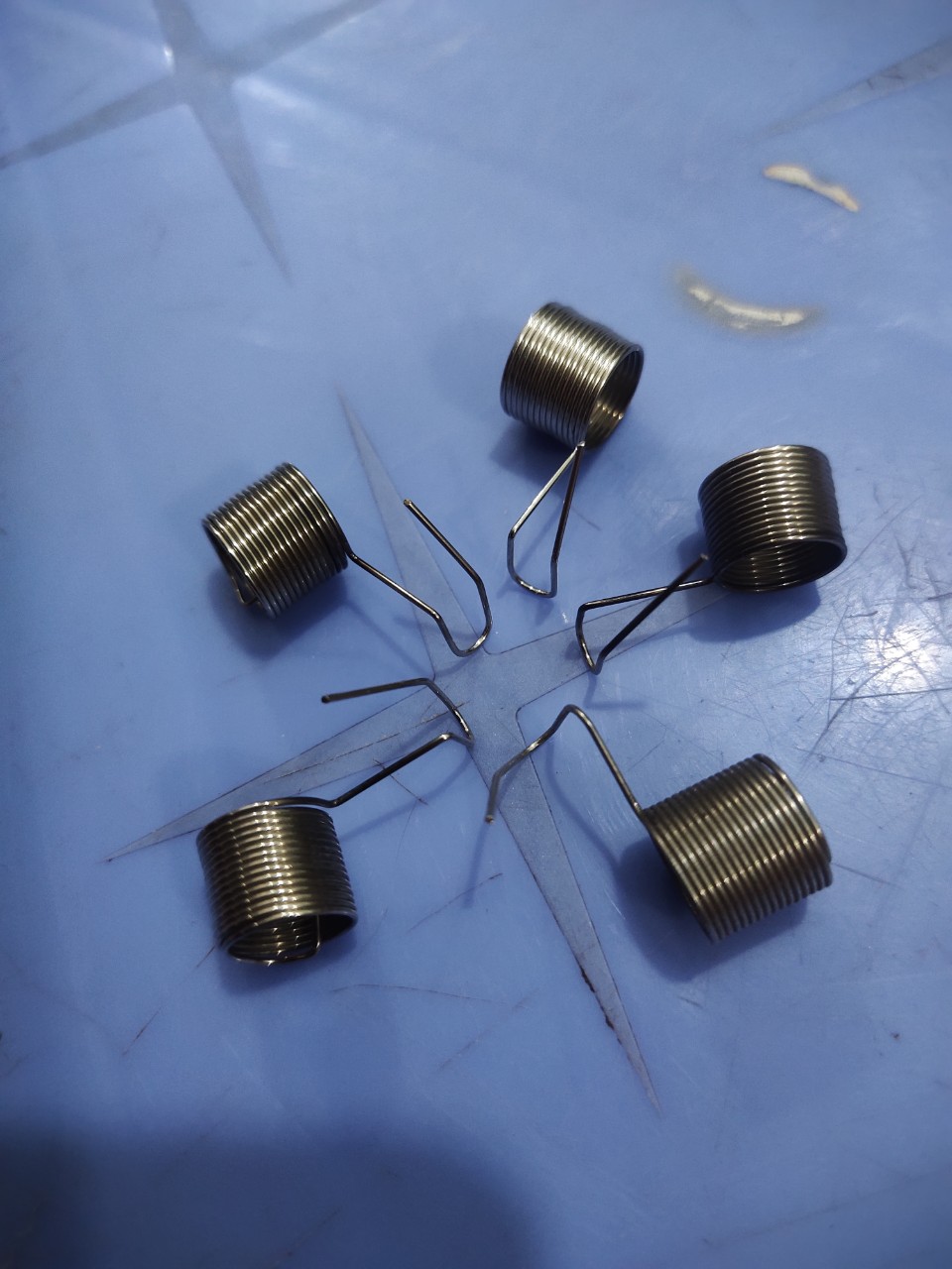 cái râu tôm lắp bộ đồng tiền máy may