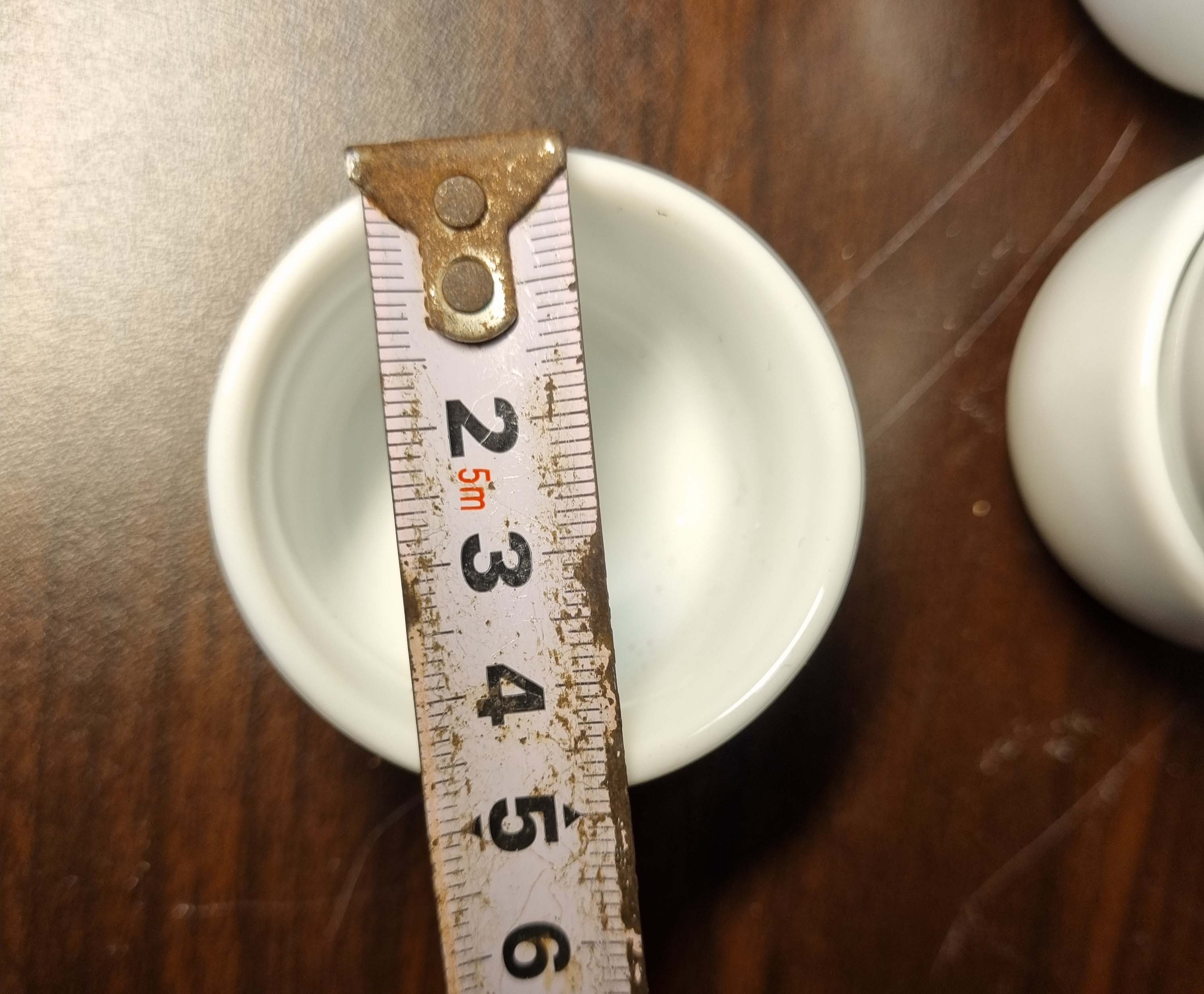 12 chén tửu (ly, tách) nhỏ, (chén/ly mít, mắt trâu), dùng để uống tửu