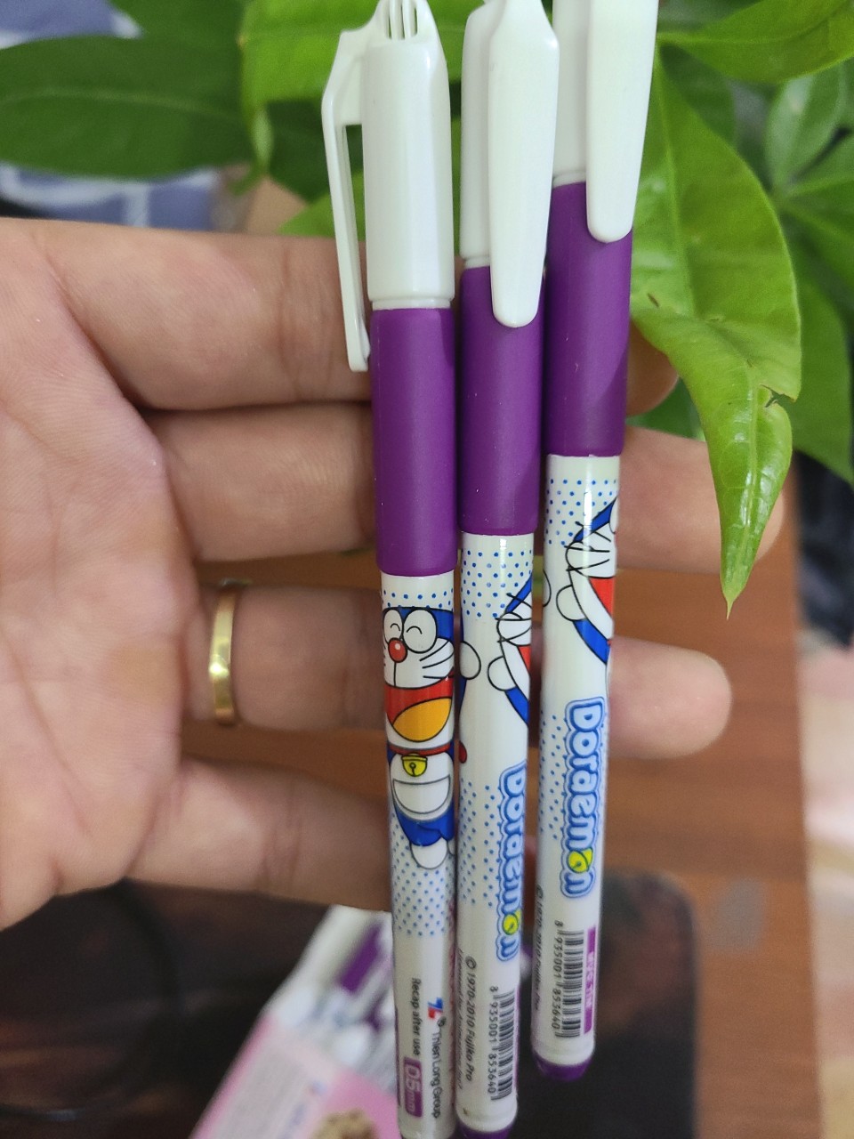 05 Cây Bút gel Doremon mực tím ( Ngòi 0,5mm )