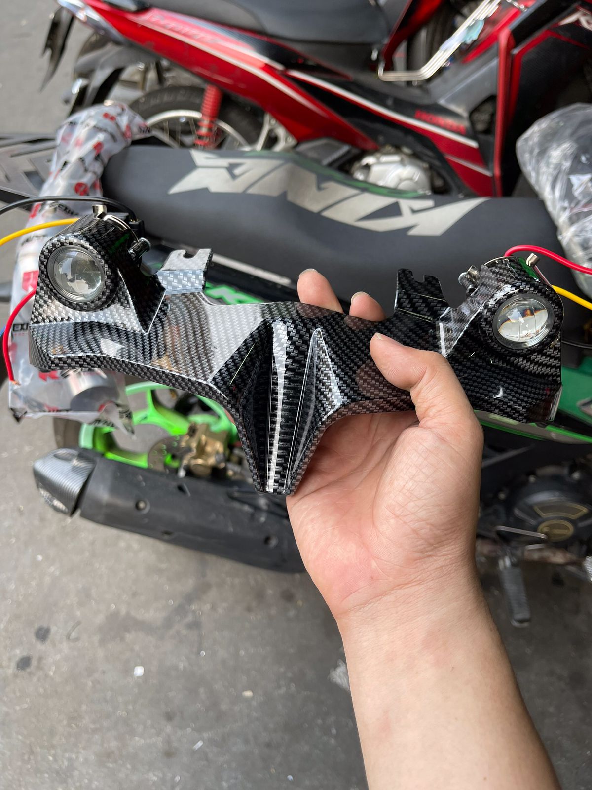 Bộ viền đèn pha Cacbon và đèn trợ sáng mini xe Winner X Ver 2 và ver 3 Phụ kiện