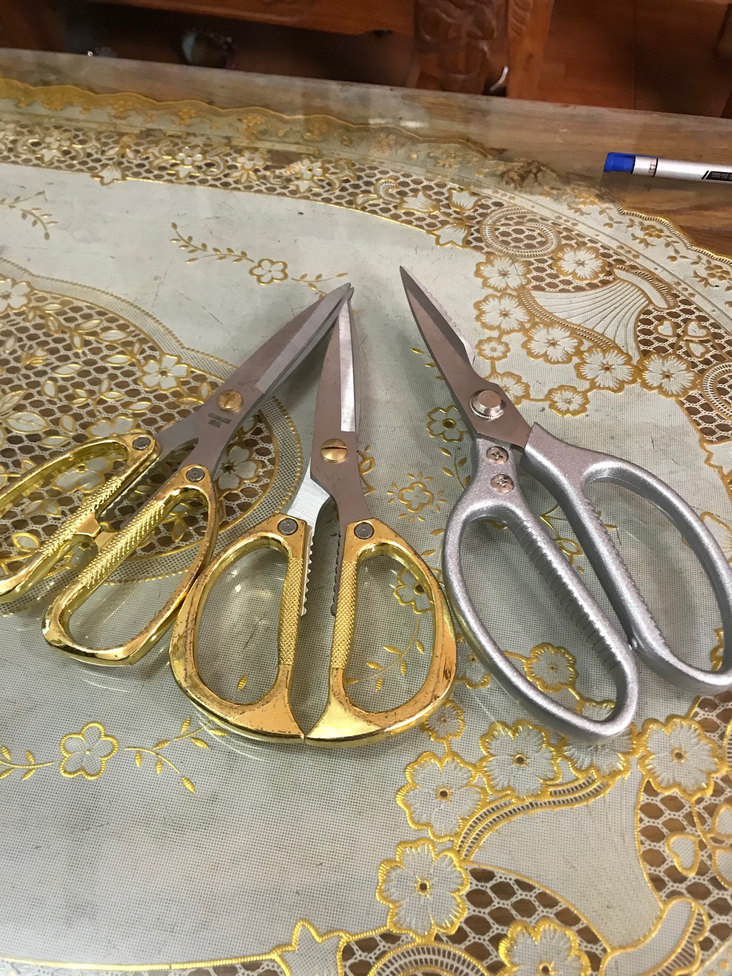 Kéo nhật chuôi vàng
