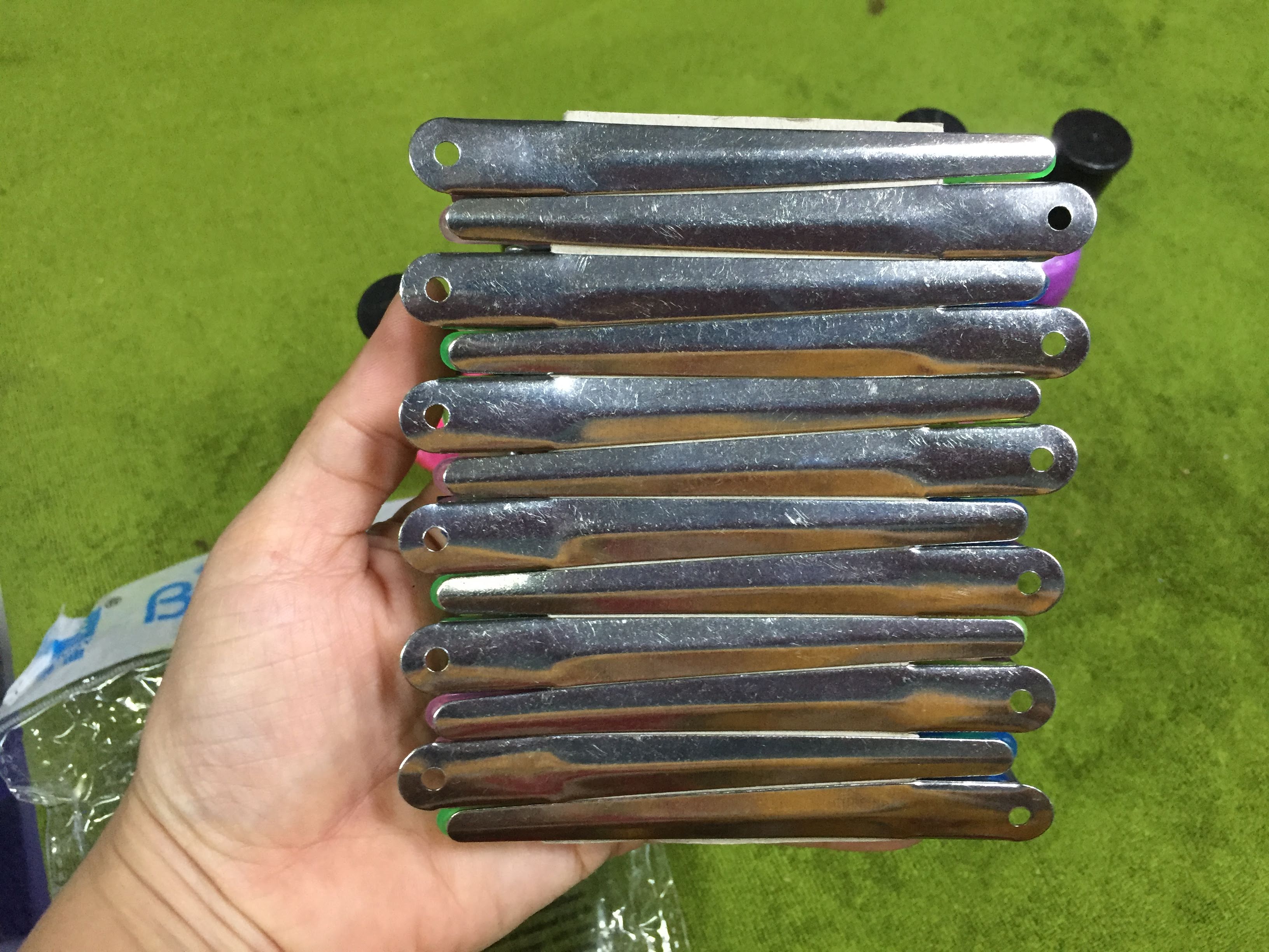 Vỉ kẹp vịt Beaudy 12 cây
