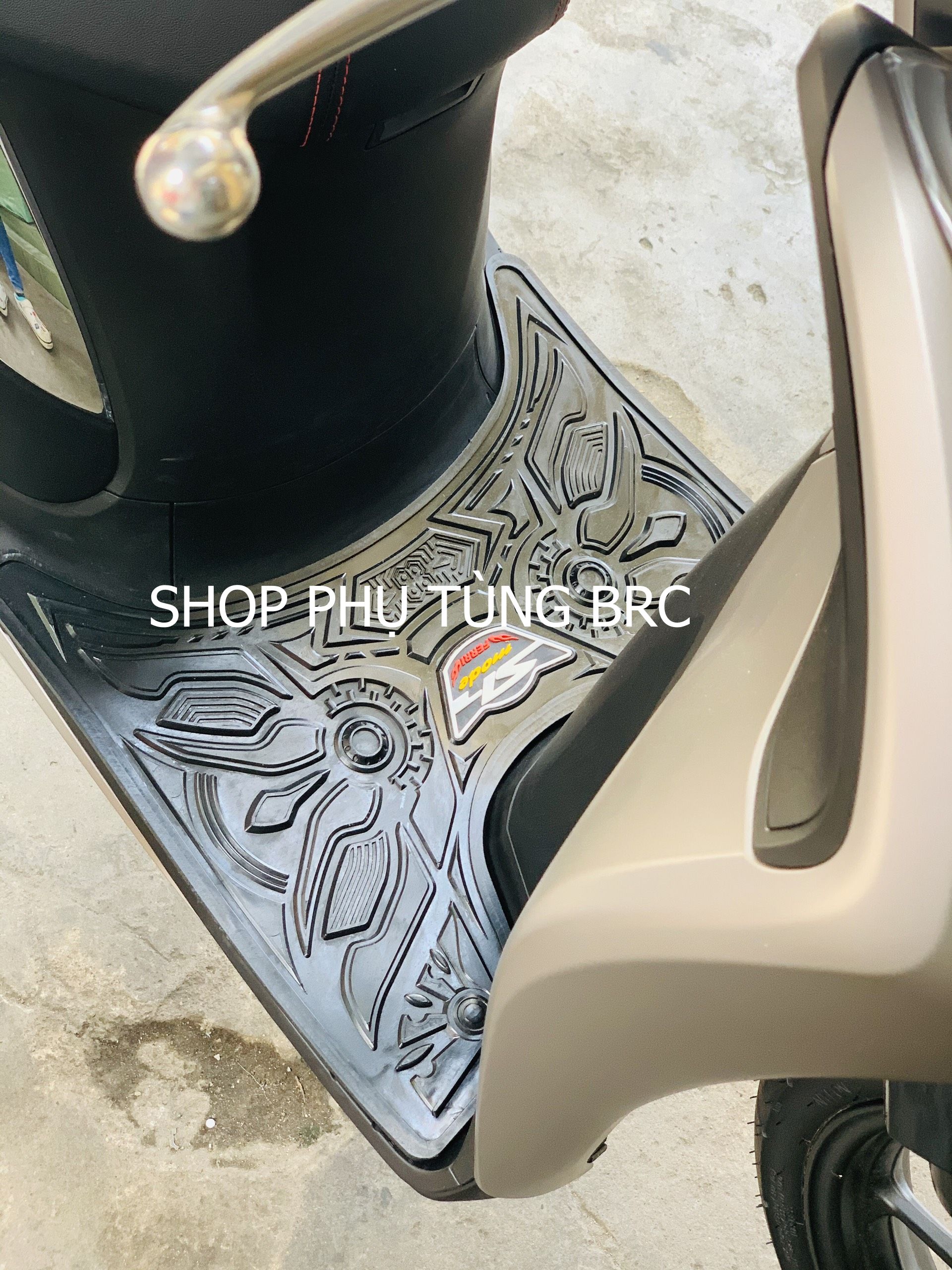 Thảm cao su màu đen FERRI xe SH MODE 2020, 2021