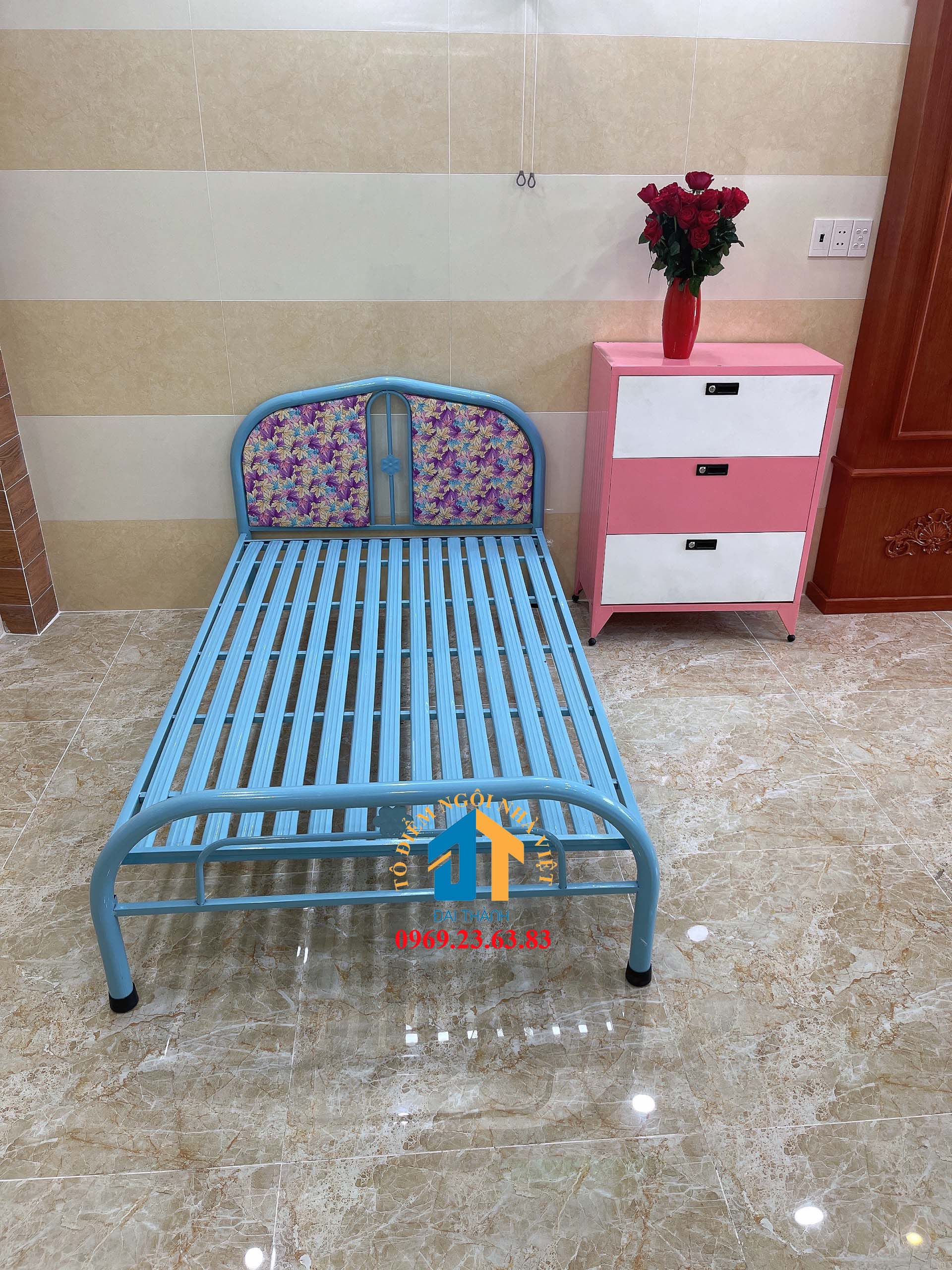 Giường sắt kiểu tròn hoa văn 1m