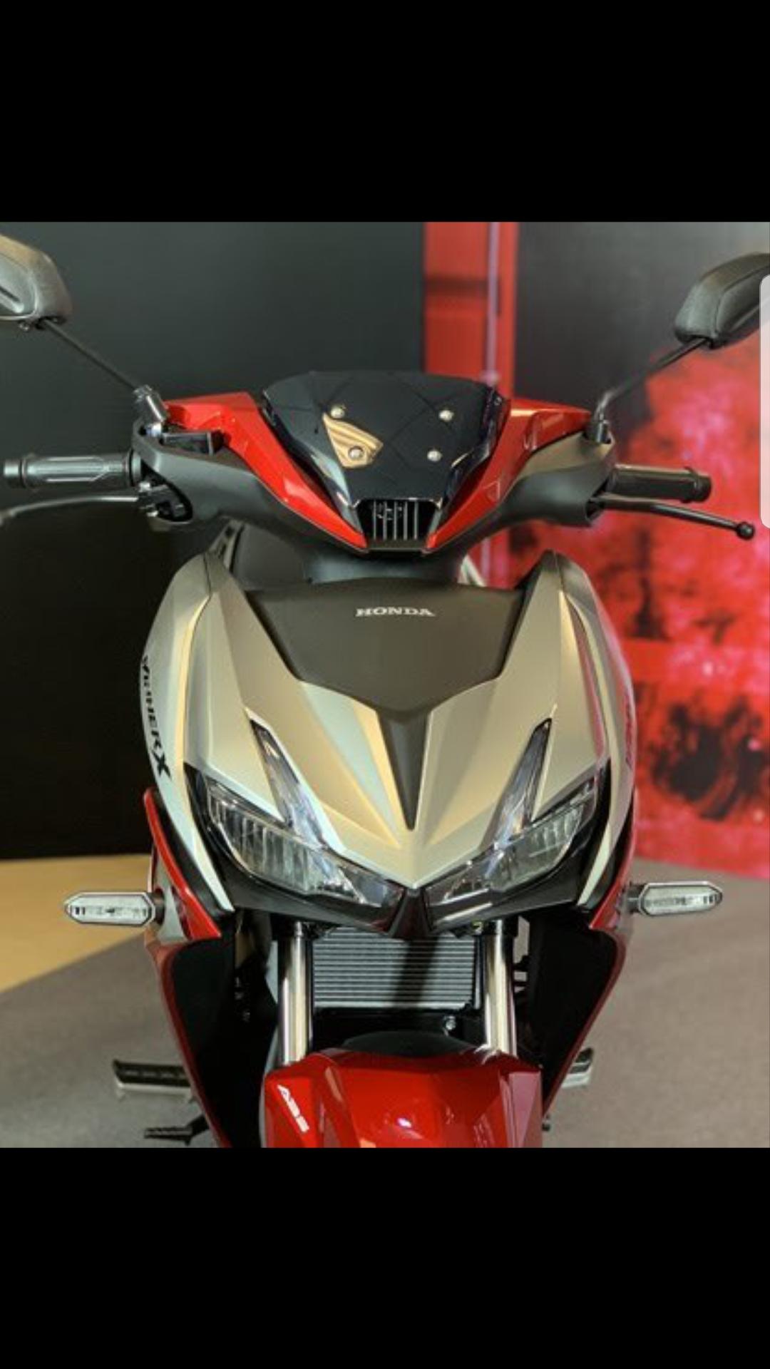 Mão pha lê 4 lổ xe WINNER X 2019