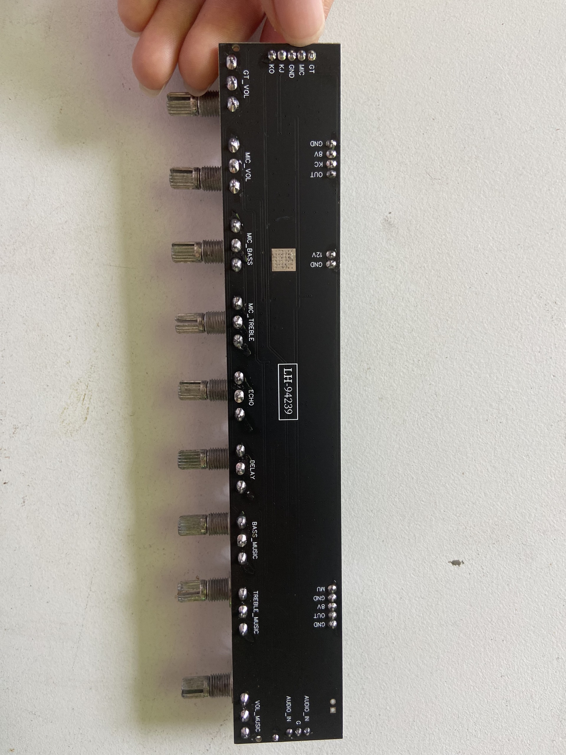 Mạch echo loa kéo 8V đến 12V nguồn đơn 9 volume