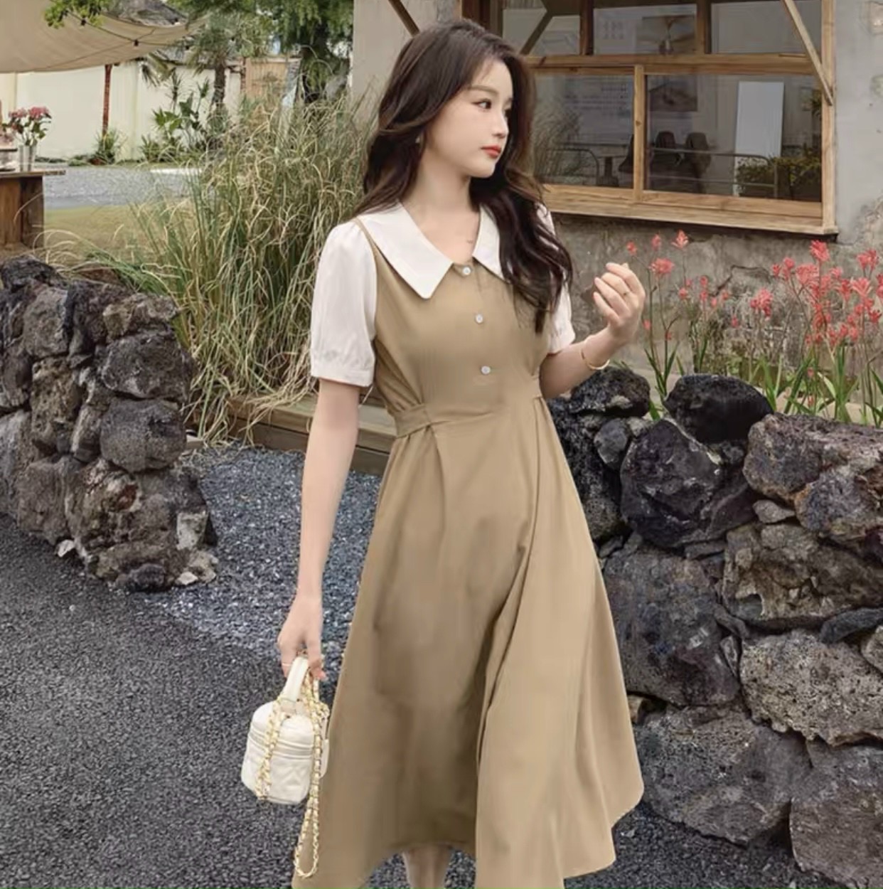 Đầm kem cổ trắng thắt eo