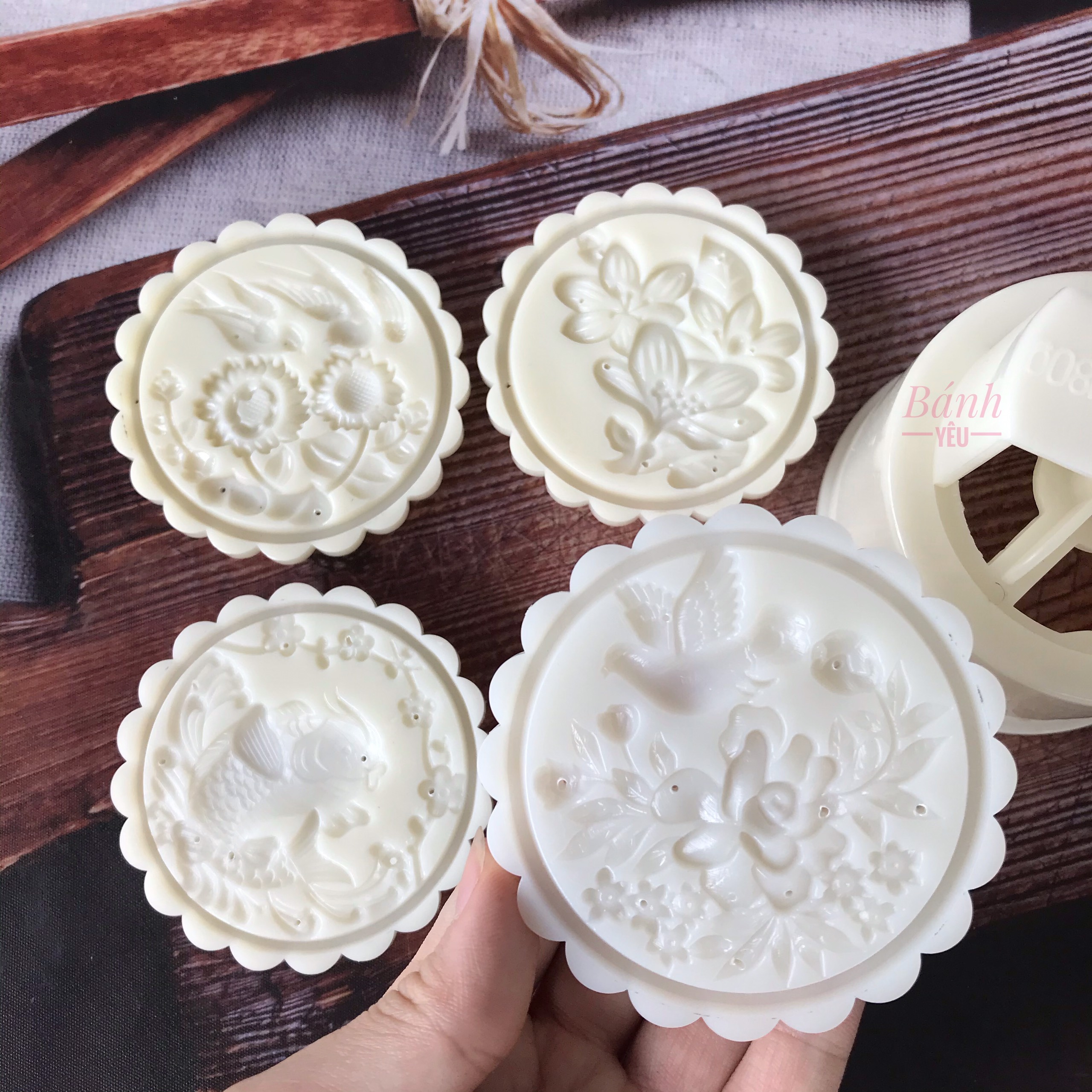 Khuôn Trung Thu Lò Xo Tròn 4 Mặt 150g