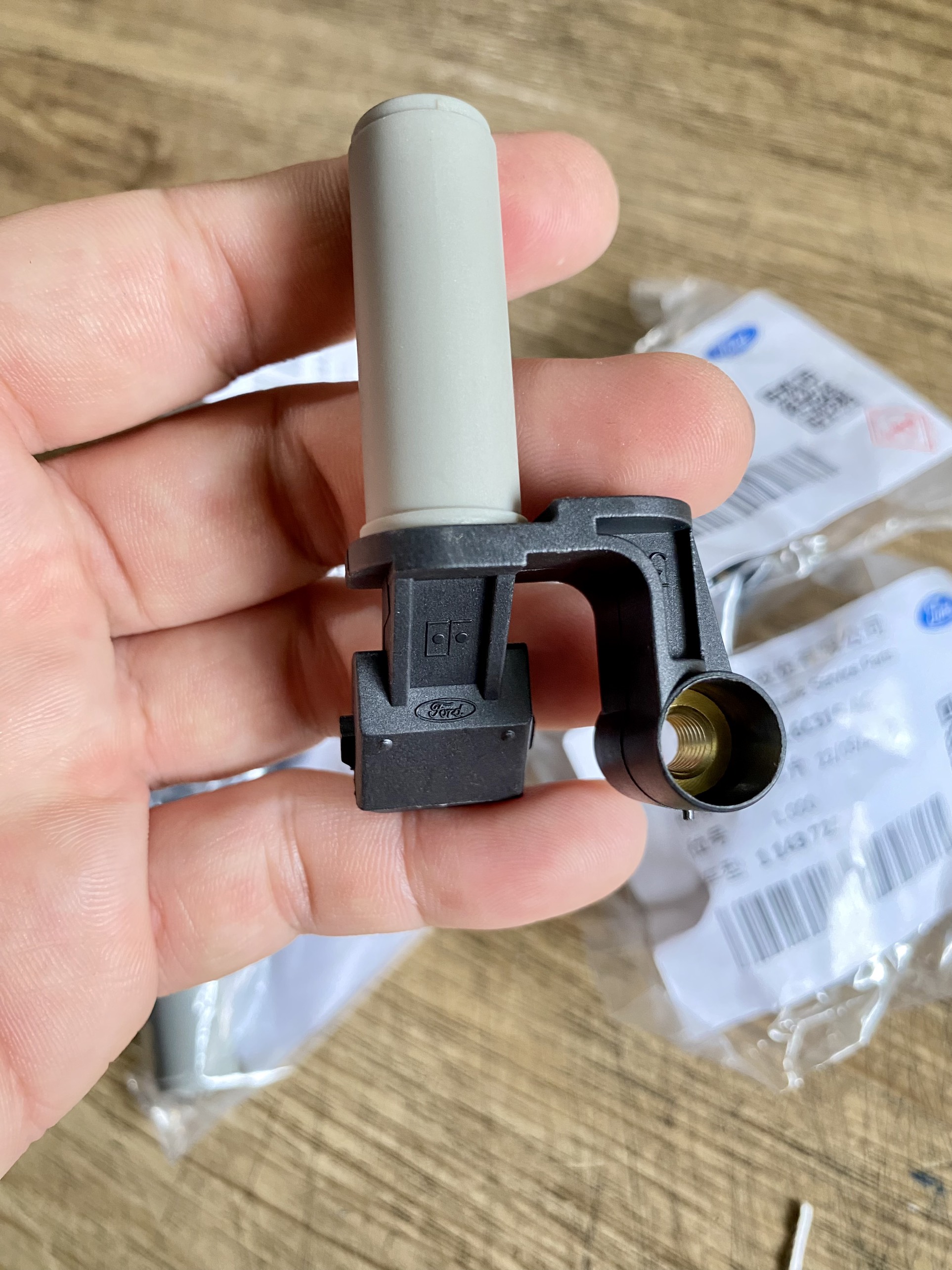 CẢM BIẾN CỐT MÁY ( CẢM BIẾN TRỤC CƠ) FORD TRANSIT XỊN
