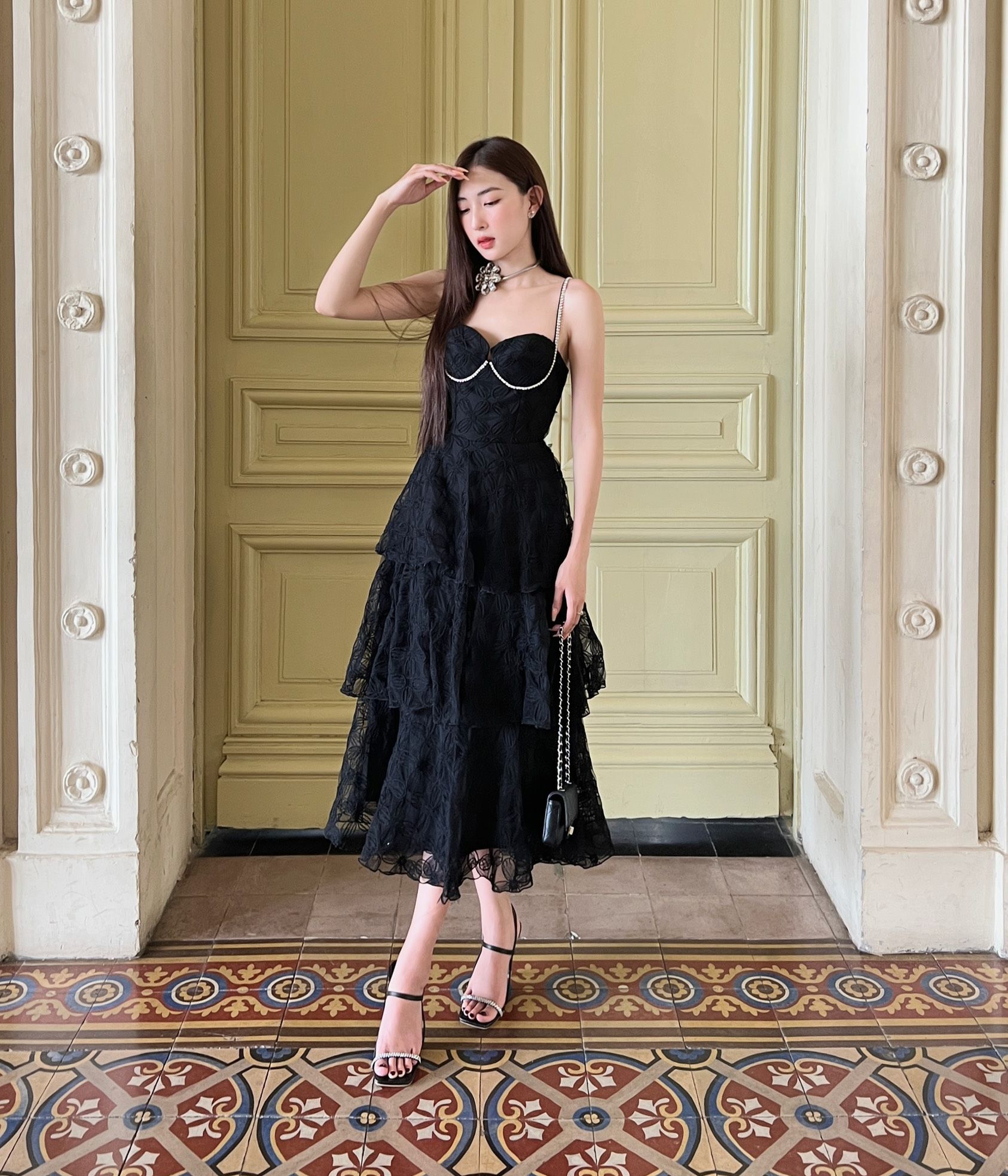 COCO SIN - Đầm Ren 2 Dây Tầng Đen Đính Đá