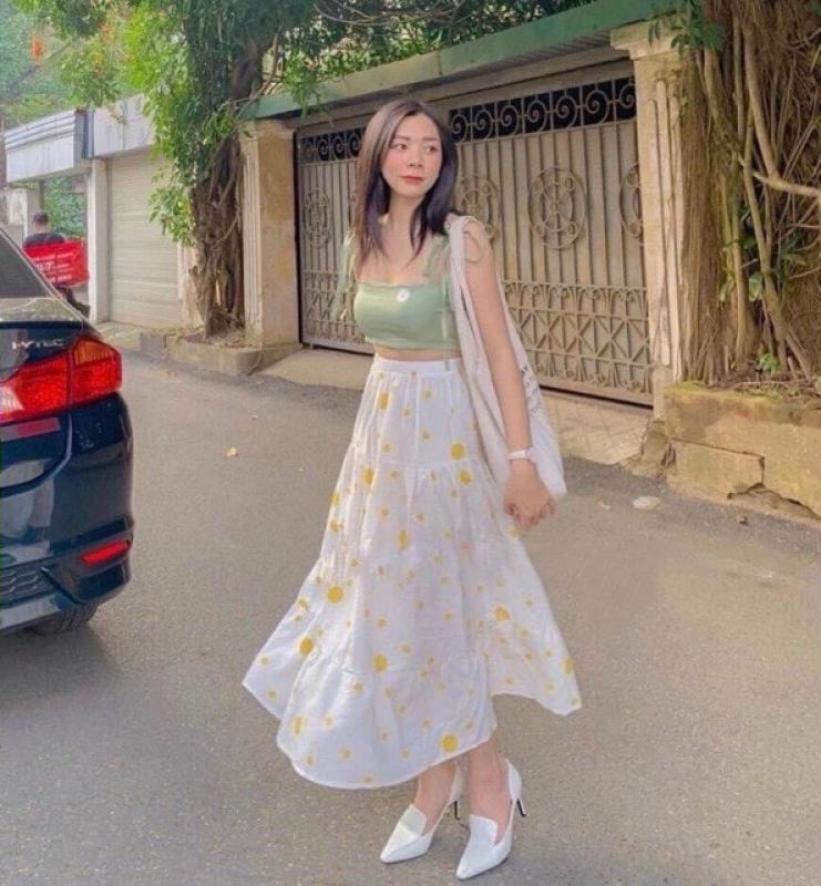 Set áo hai dây thêu hoa và chân váy maxi chấm bi