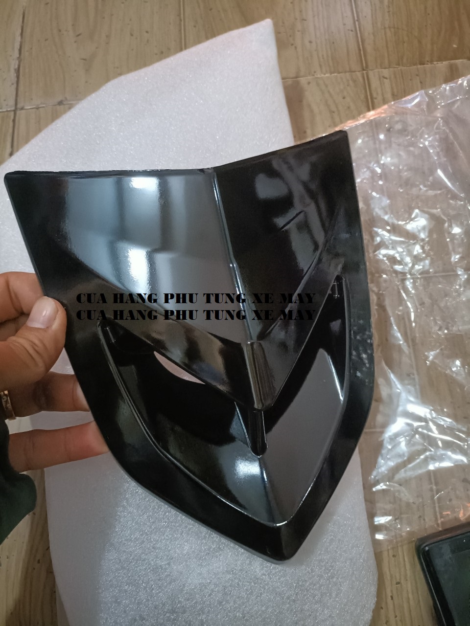 Ốp mặt nạ, ốp chỉ mũi trước Ex135 2011 - 2014