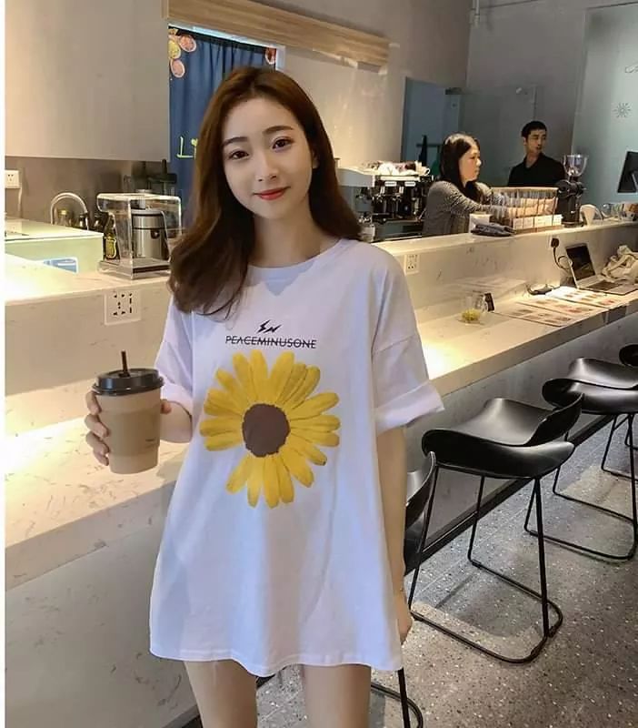 [HCM]áo thun nam nữ form rộng Hàn Quốc in hình Hoa Cúc Trước Ngực dễ thương vải dày mịn mát