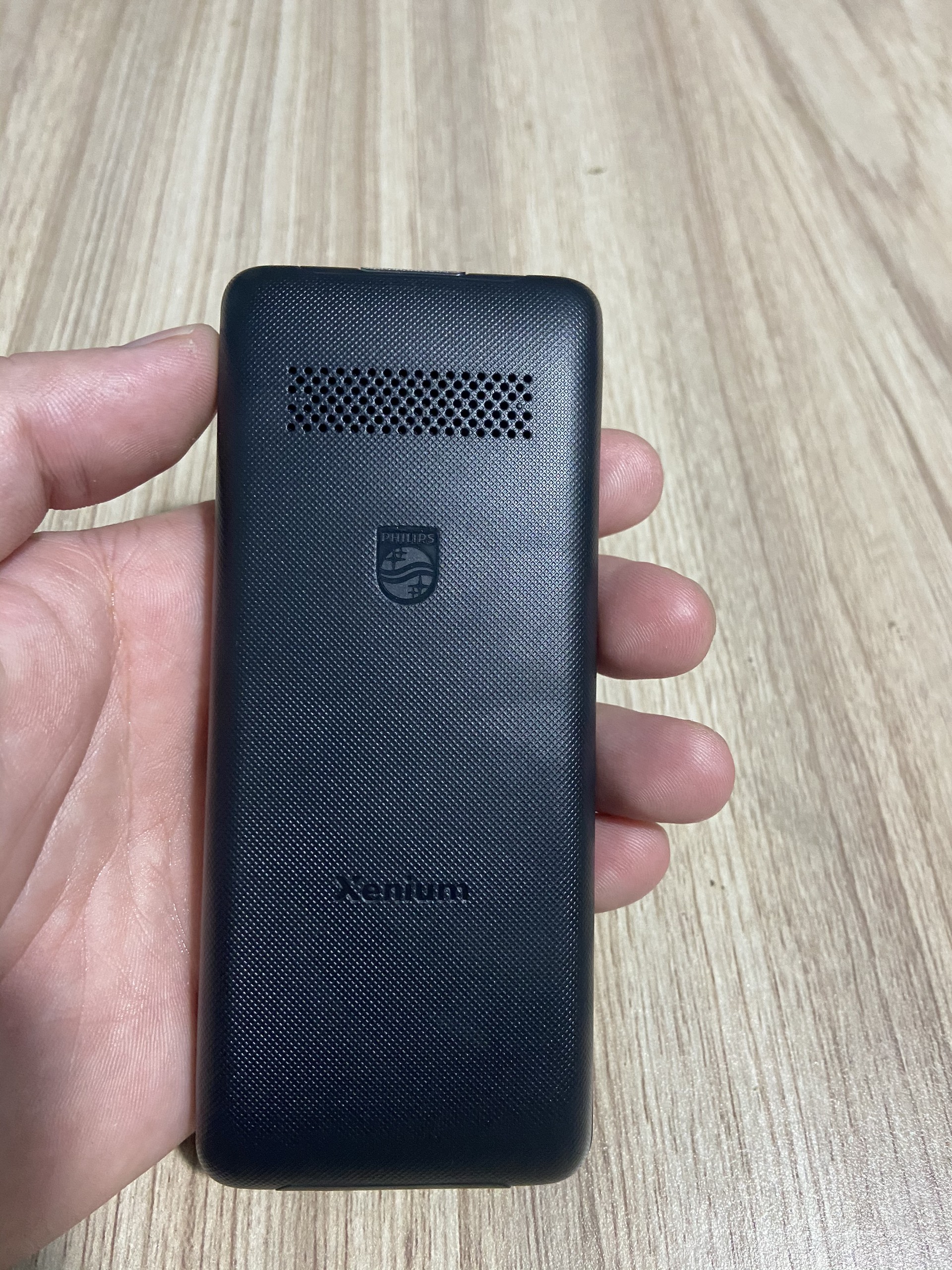 Điện thoại Philips E506 Xenium ( Bảo hành 12 tháng)