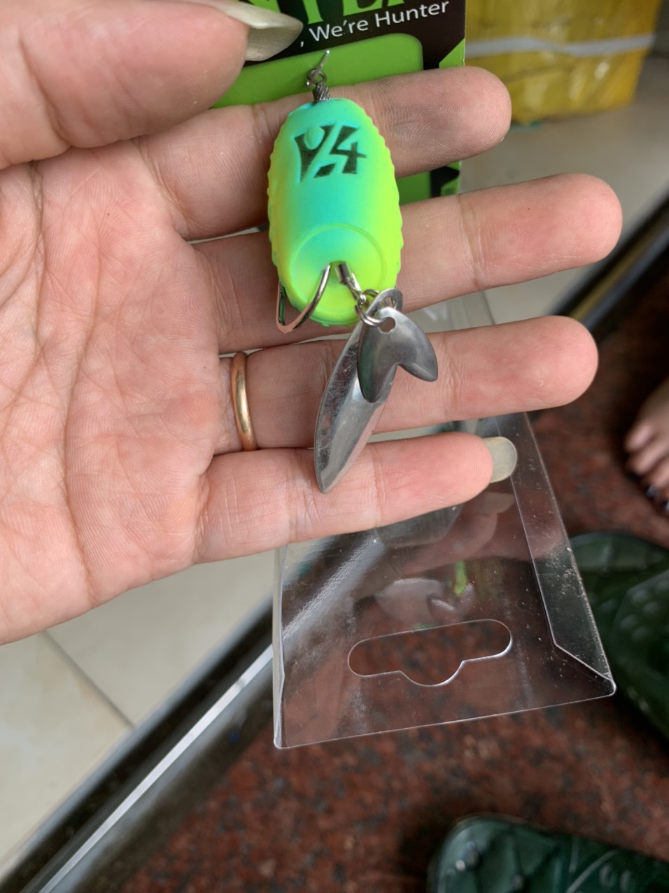 nhái giả , mồi hunter V4 ( mồi giả có thìa rẽ nước sống động)