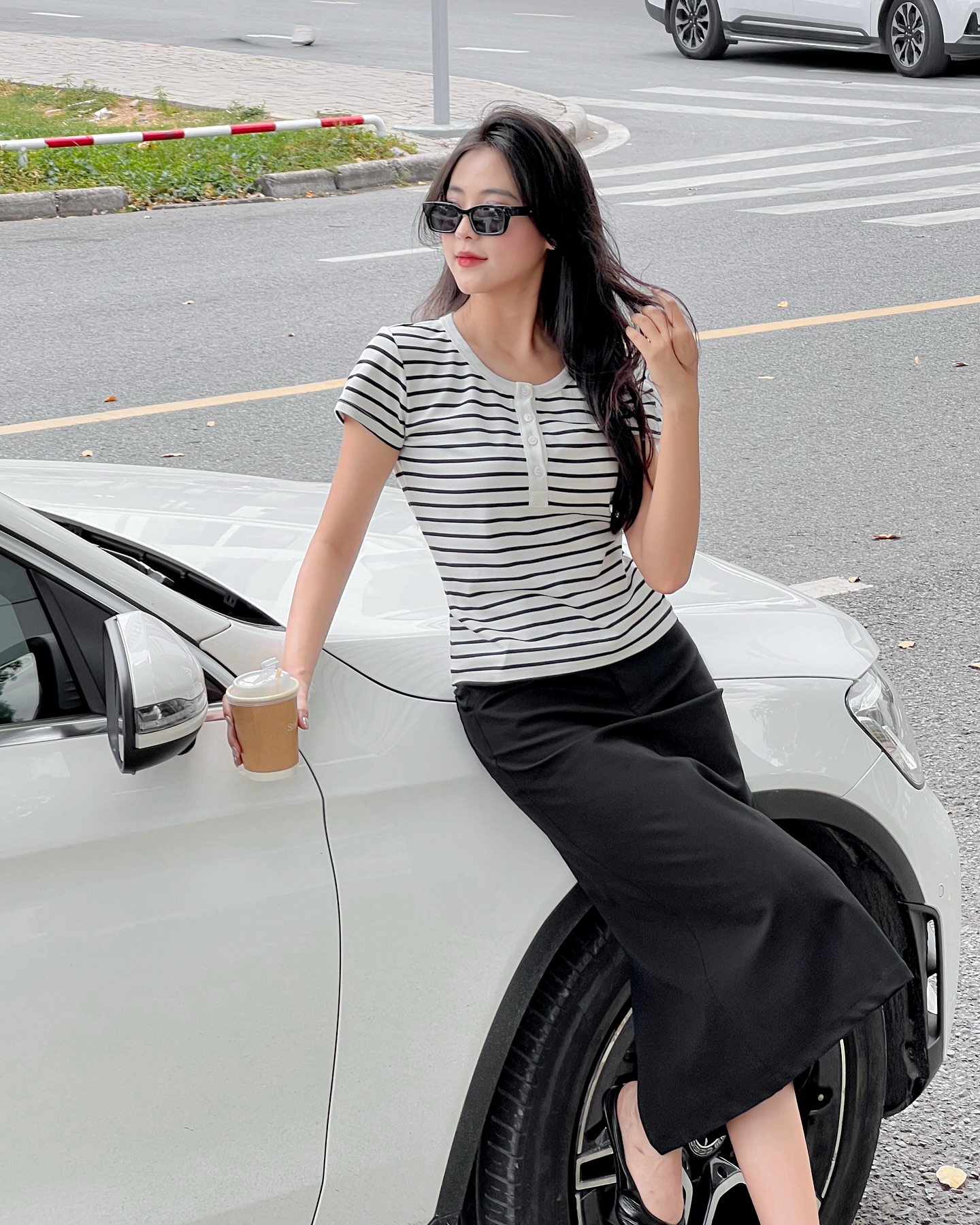 Áo MIRU - Áo thun sọc trắng đen cổ tròn