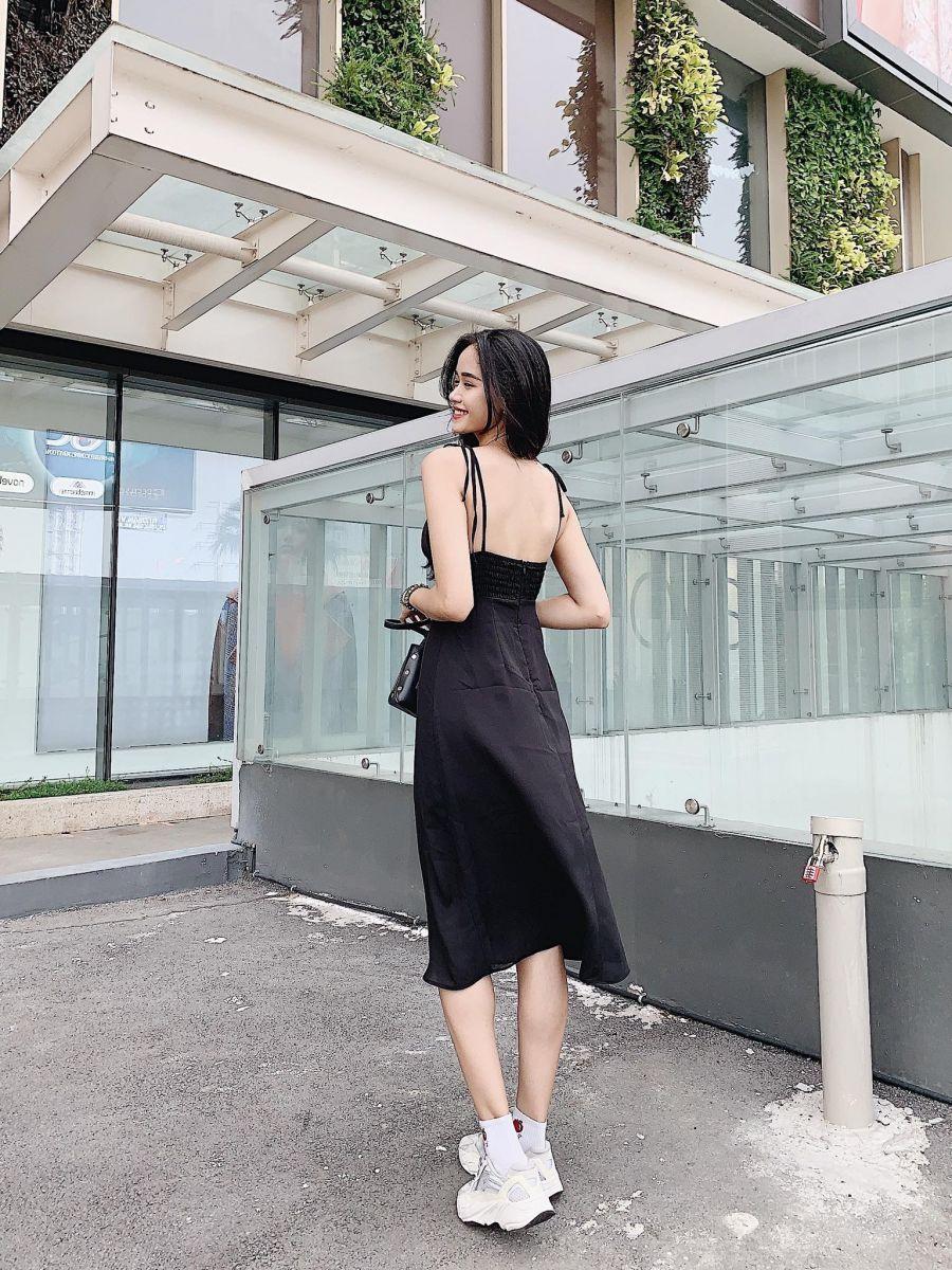 ĐẦM XÒE CHUN NHÚN LƯNG 2 DÂY THẮT VAI CỔ V(ĐEN)