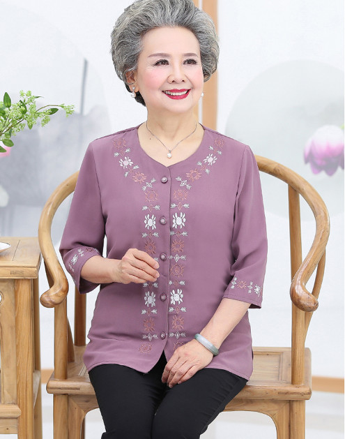 Bộ quần áo cho người già