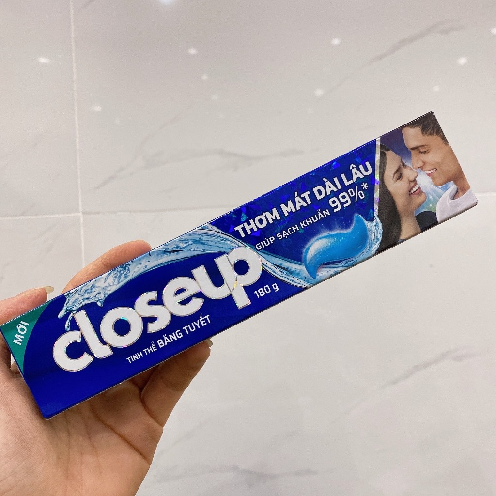 Kem đánh răng Closeup tinh thể băng tuyết 180g
