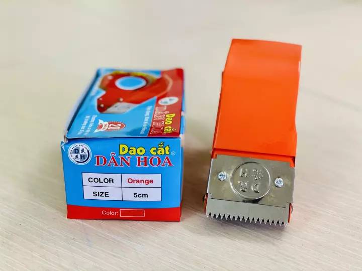 Cắt keo 5cm dân hoa. Do VPP Hiếu Cường cung cấp