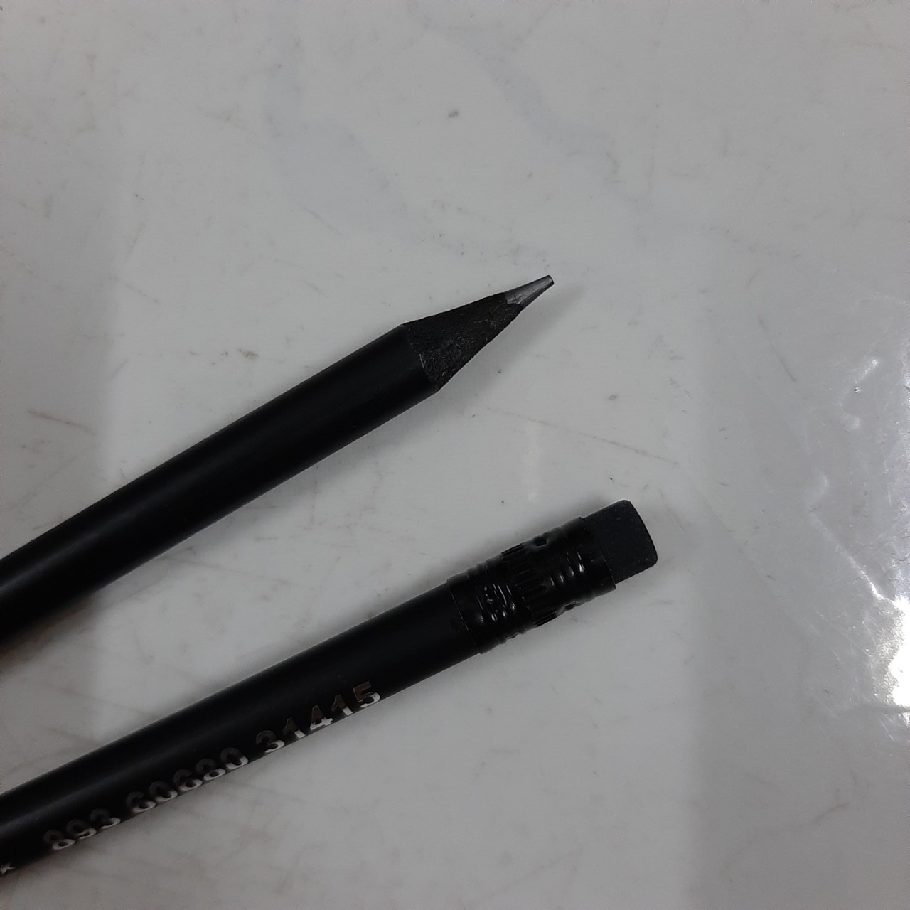01 Cây Bút Chì Gỗ Đen