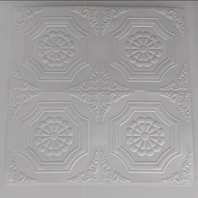 Xốp dán tường 3D dán trần trắng, miếng xốp sẵn keo tự bóc dán 70x70cm