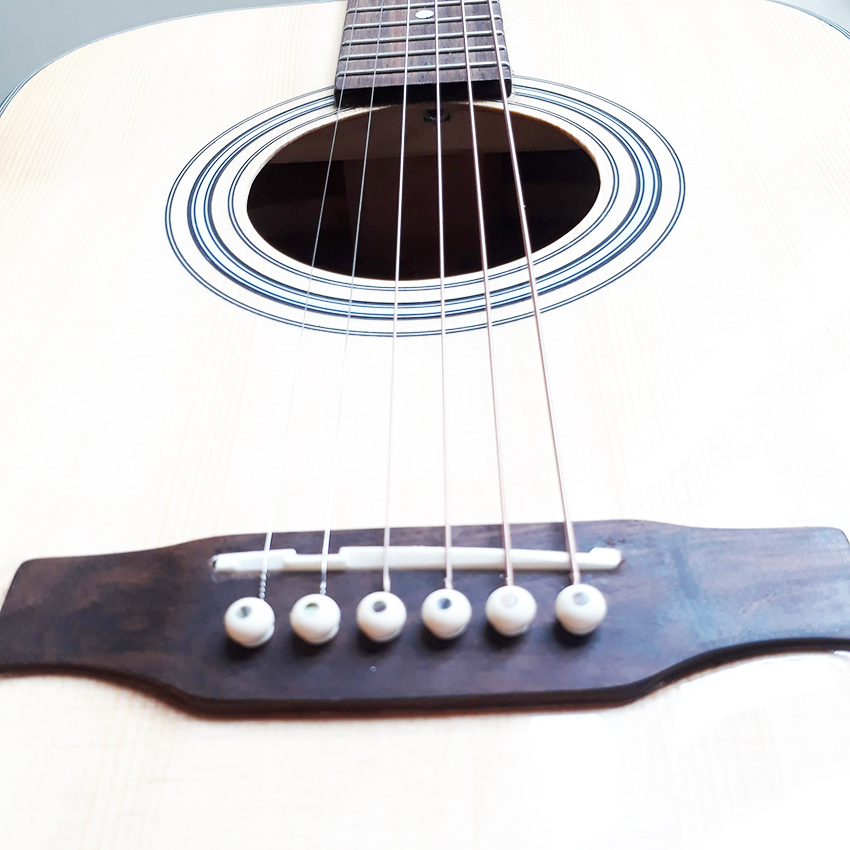 acoustic guitar lefthand