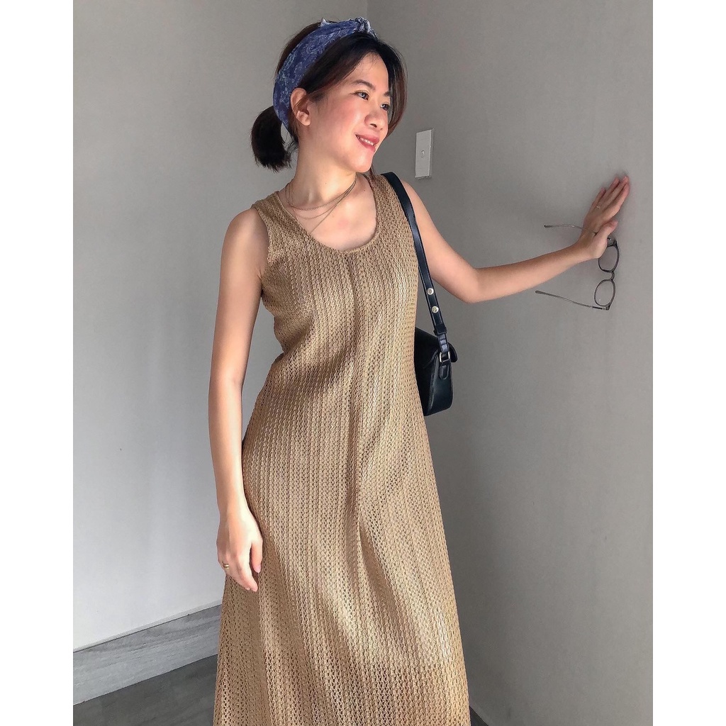 Đầm sát nách dáng dài họa tiết graphic