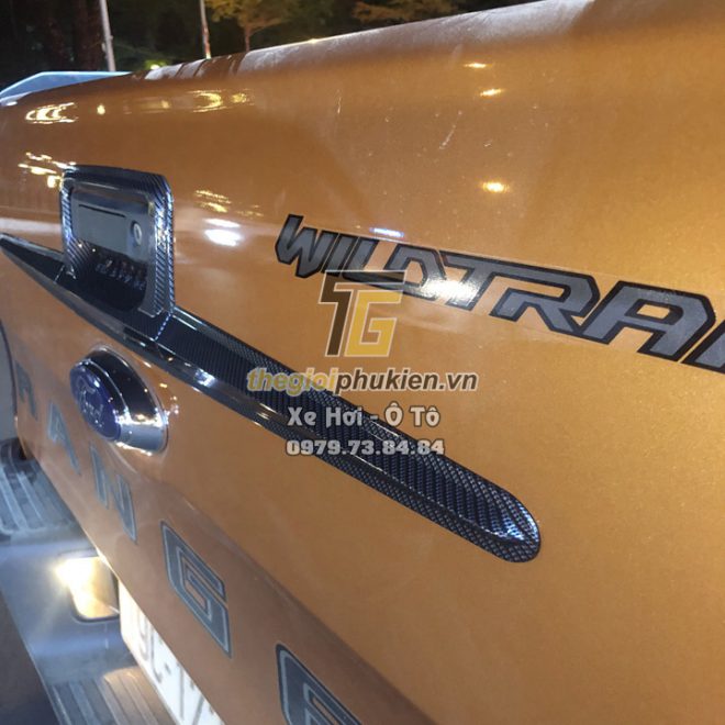 Độ tay mở cốp sau theo xe Ford Ranger